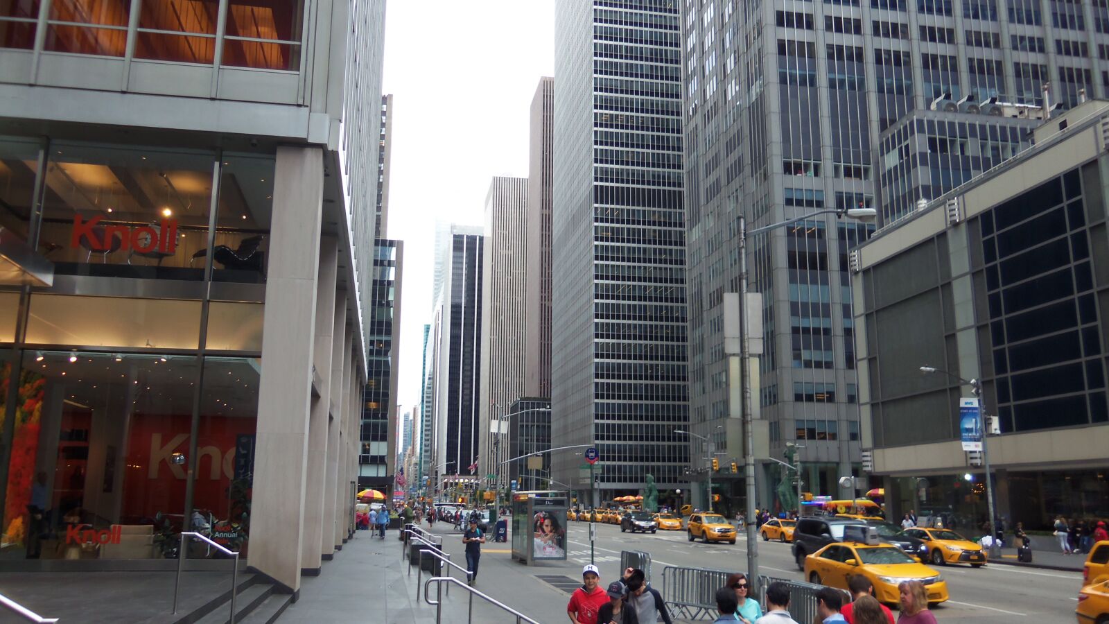 Kodak EASYSHARE TOUCH CAMERA, M5370 sample photo. Avenue, of, the, americas photography