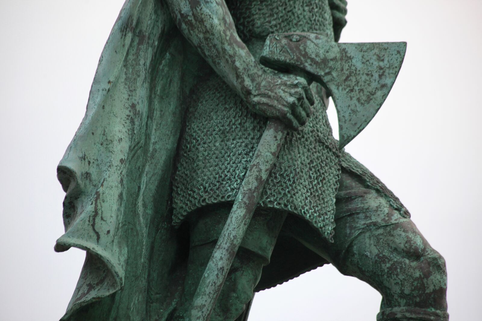Canon EOS 5D Mark II sample photo. Statue, axe, viking photography