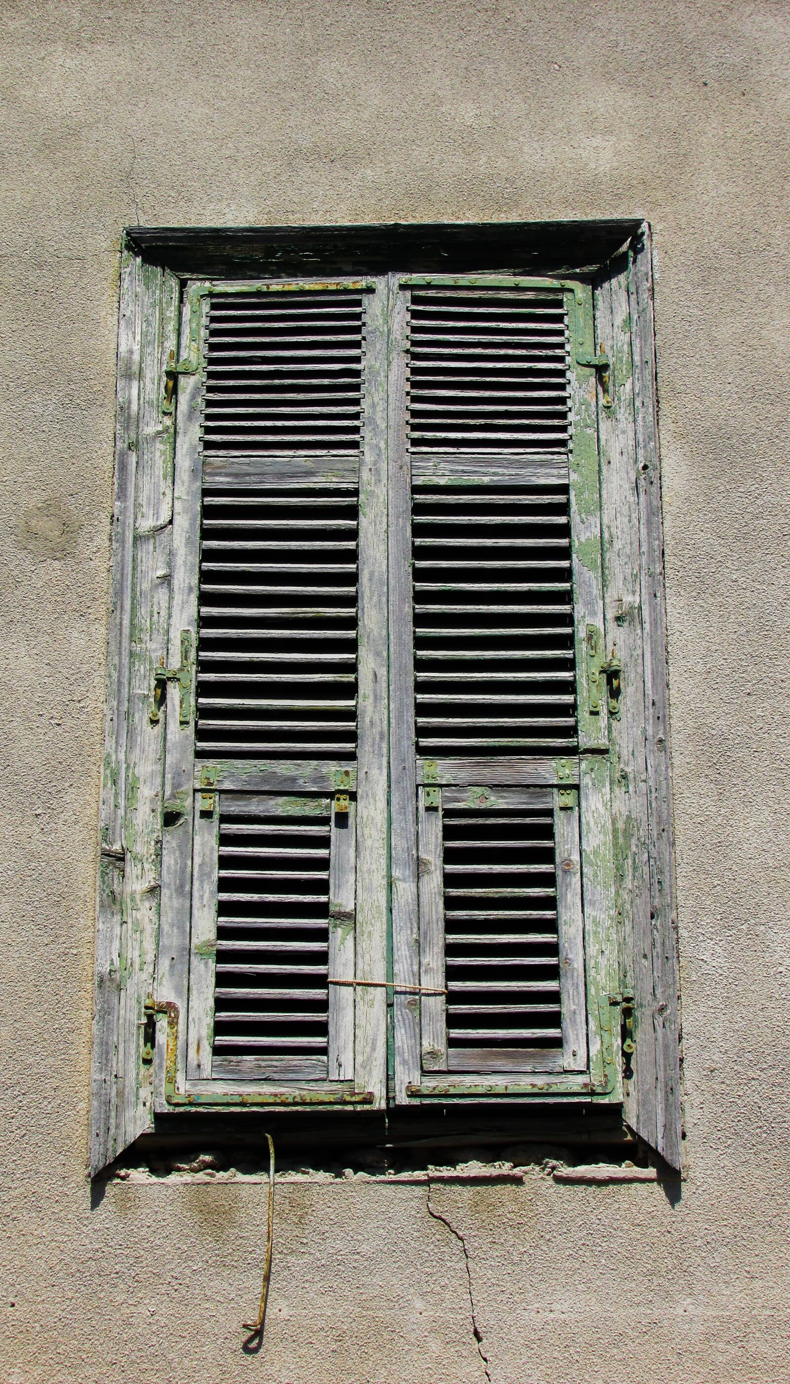 Canon PowerShot SX400 IS sample photo. Window, old, weathered photography