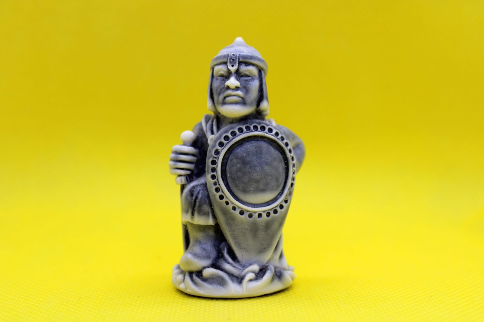 Canon EOS 2000D (EOS Rebel T7 / EOS Kiss X90 / EOS 1500D) sample photo. Statuette, netsuke, toy photography