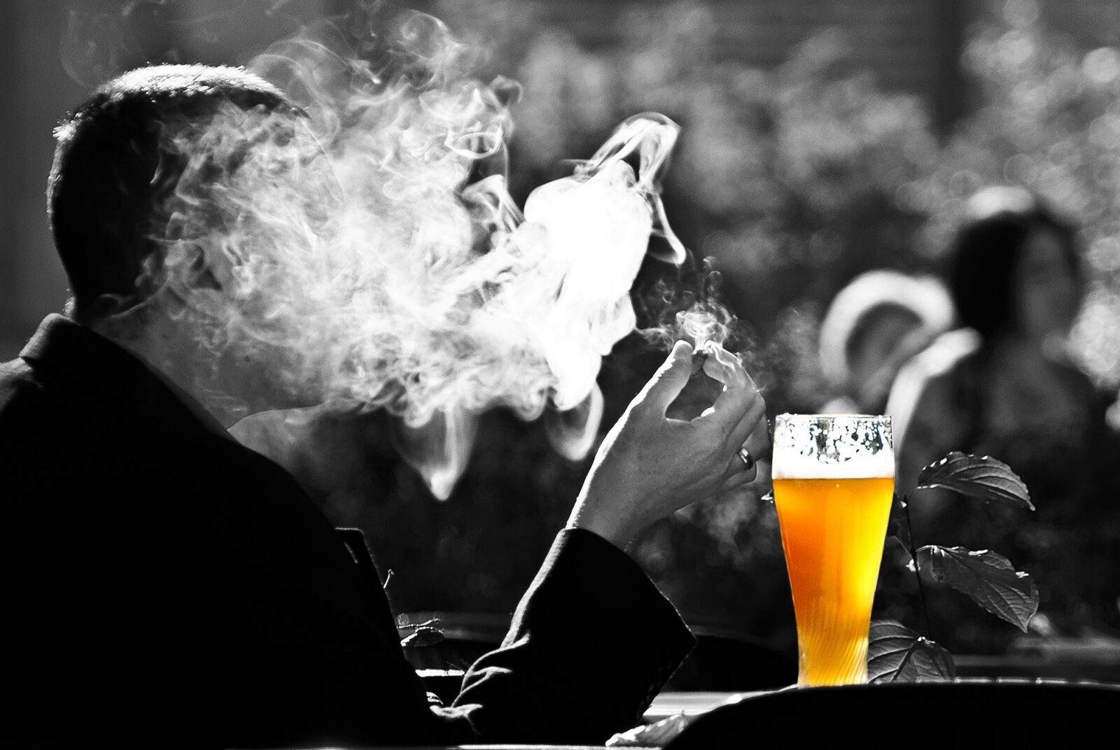 Sony SLT-A55 (SLT-A55V) sample photo. Man, smoke, beer photography
