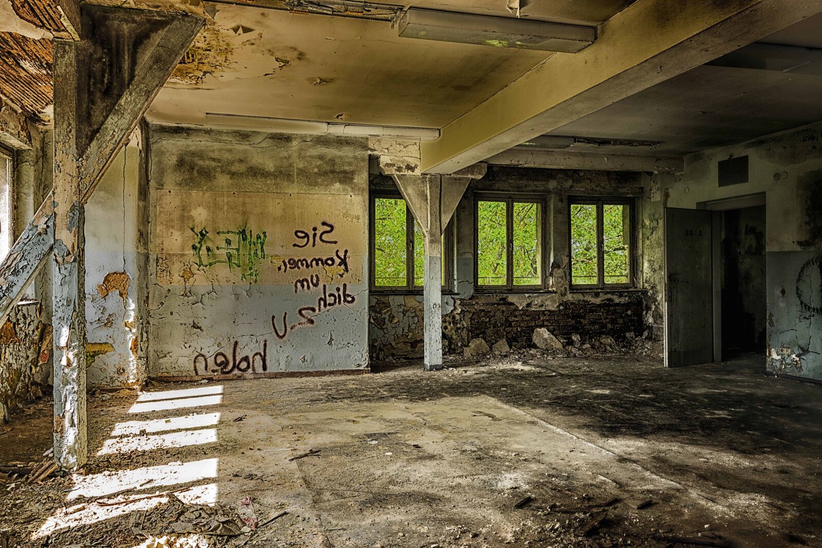 Nikon D3300 sample photo. Architecture, graffiti, garage, ground photography