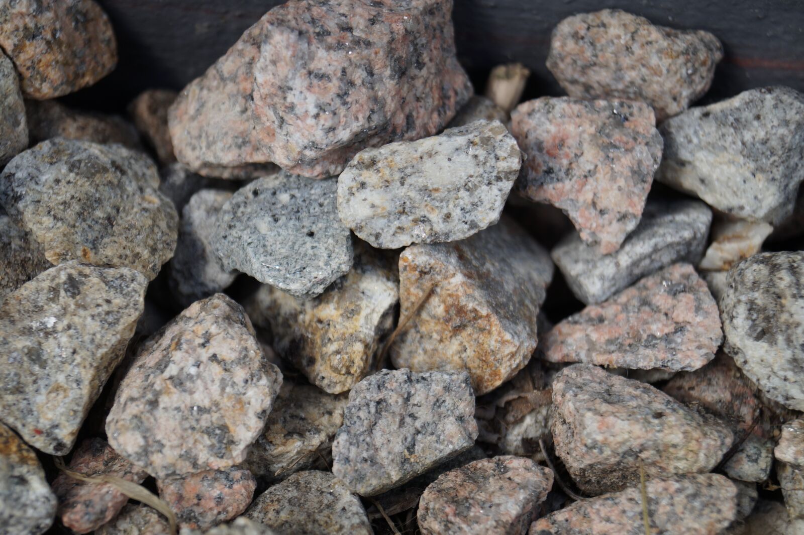 Sony DT 18-55mm F3.5-5.6 SAM II sample photo. Stones, close up, grey photography
