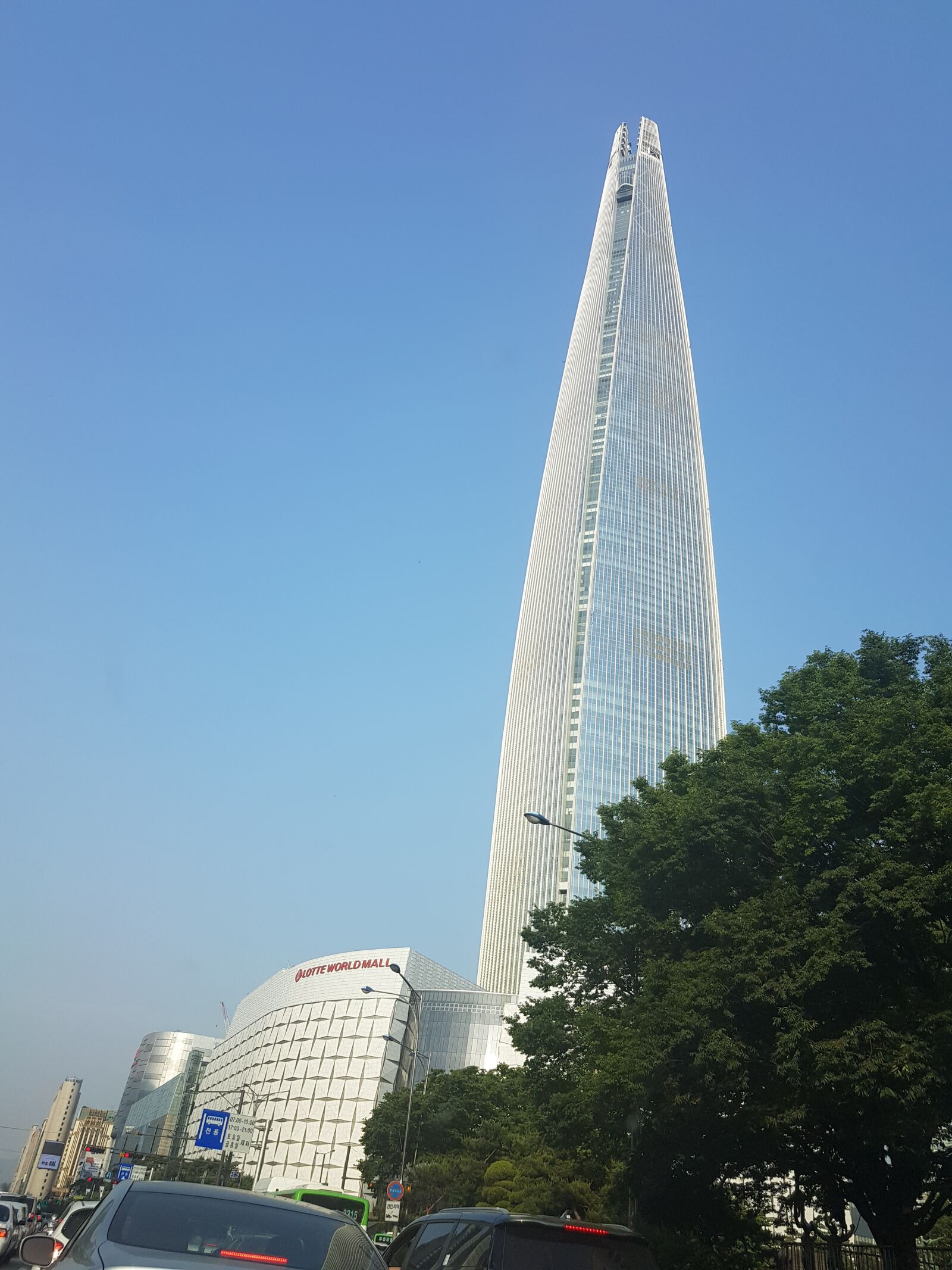 Samsung Galaxy S8+ sample photo. Building, architecture photography