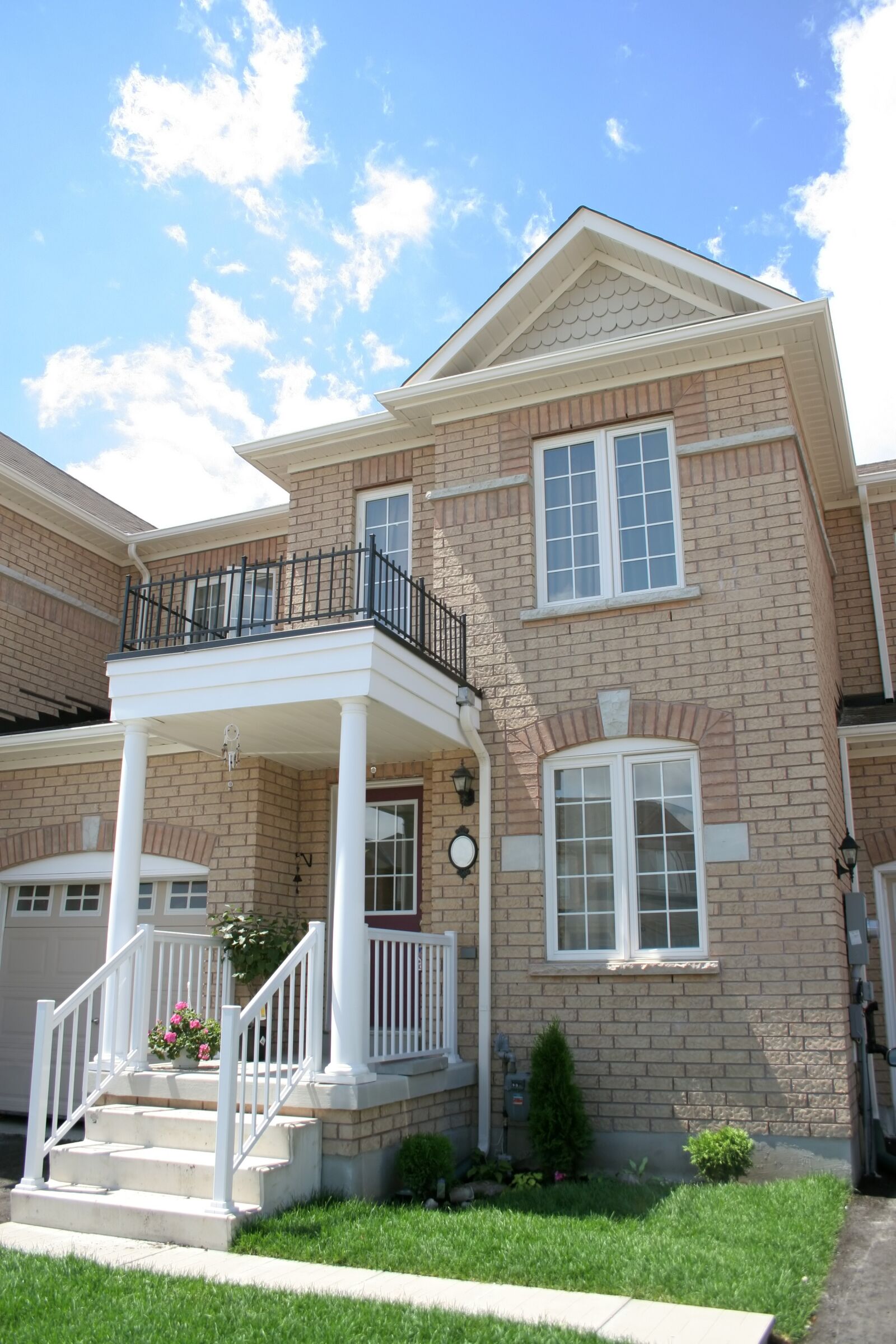 Canon EOS 20D sample photo. House, townhouse, building photography