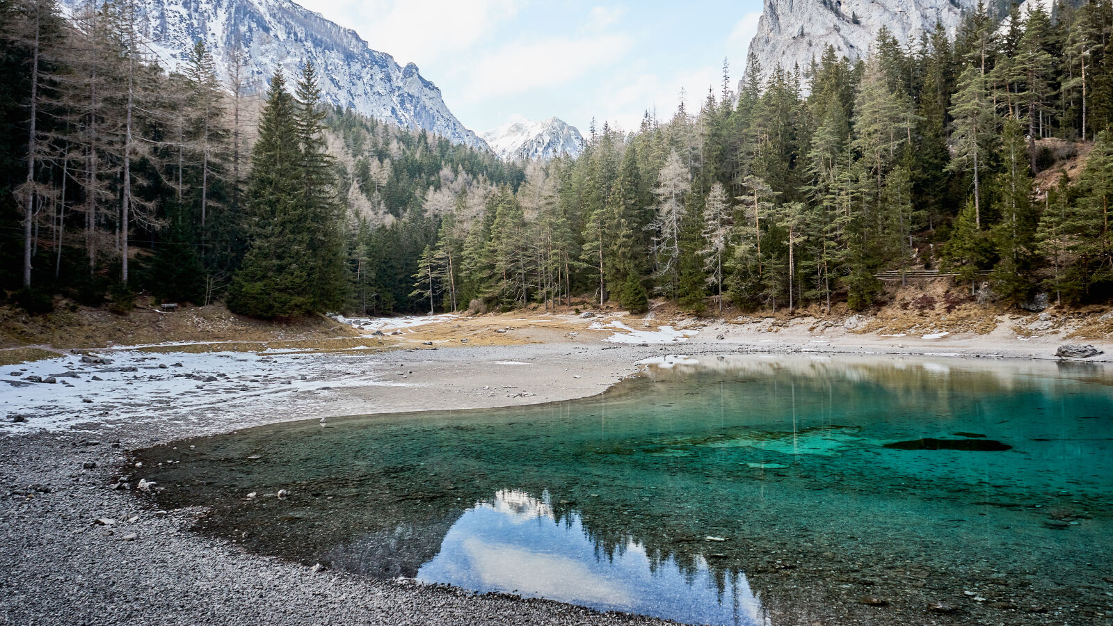 Sony a7 II + Sony FE 28-70mm F3.5-5.6 OSS sample photo. Body, of, water, surrounded photography