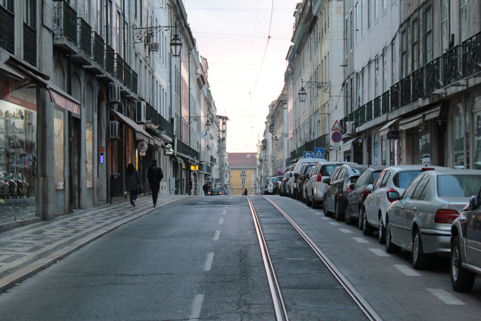 Canon EOS 550D (EOS Rebel T2i / EOS Kiss X4) sample photo. Buldings, street photography