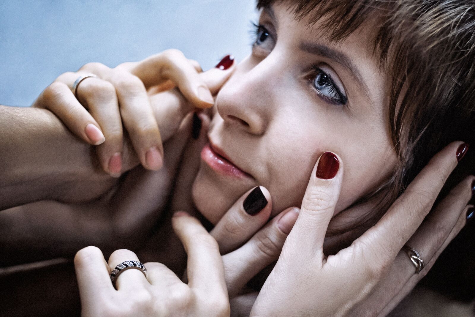 Fujifilm X-E1 + Fujifilm XF 35mm F1.4 R sample photo. Girl, model, hands photography