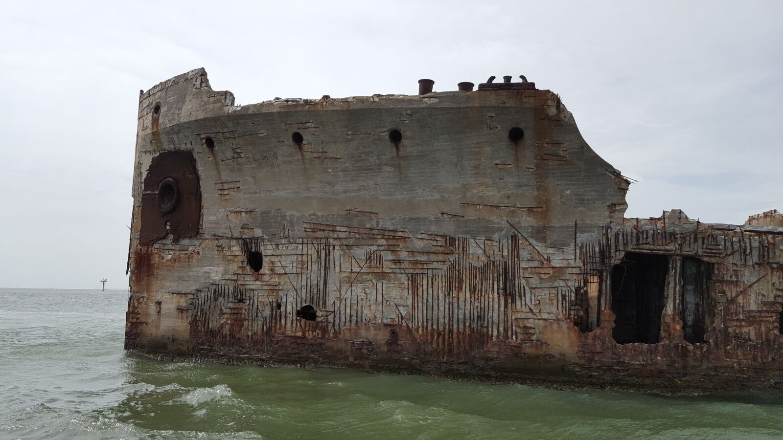 Samsung Galaxy Note5 sample photo. Galveston, shipwreck, ships photography