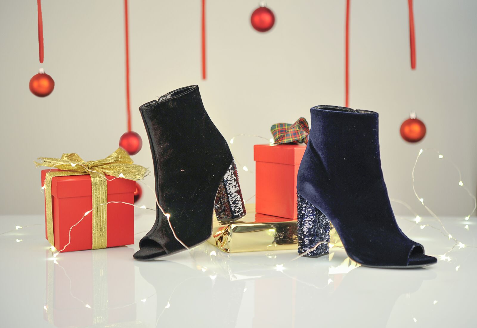 Nikon D700 sample photo. Shoes, christmas dinner, party photography