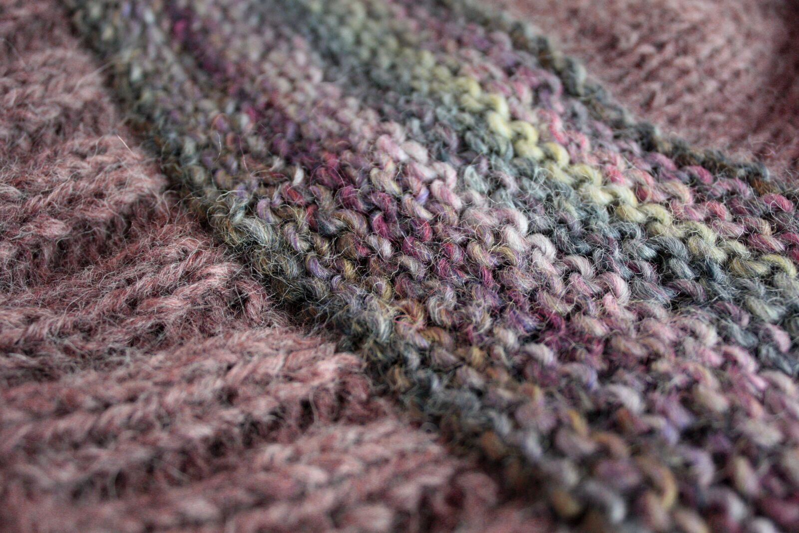 Canon EOS 450D (EOS Rebel XSi / EOS Kiss X2) sample photo. Knitting, knit, wool photography