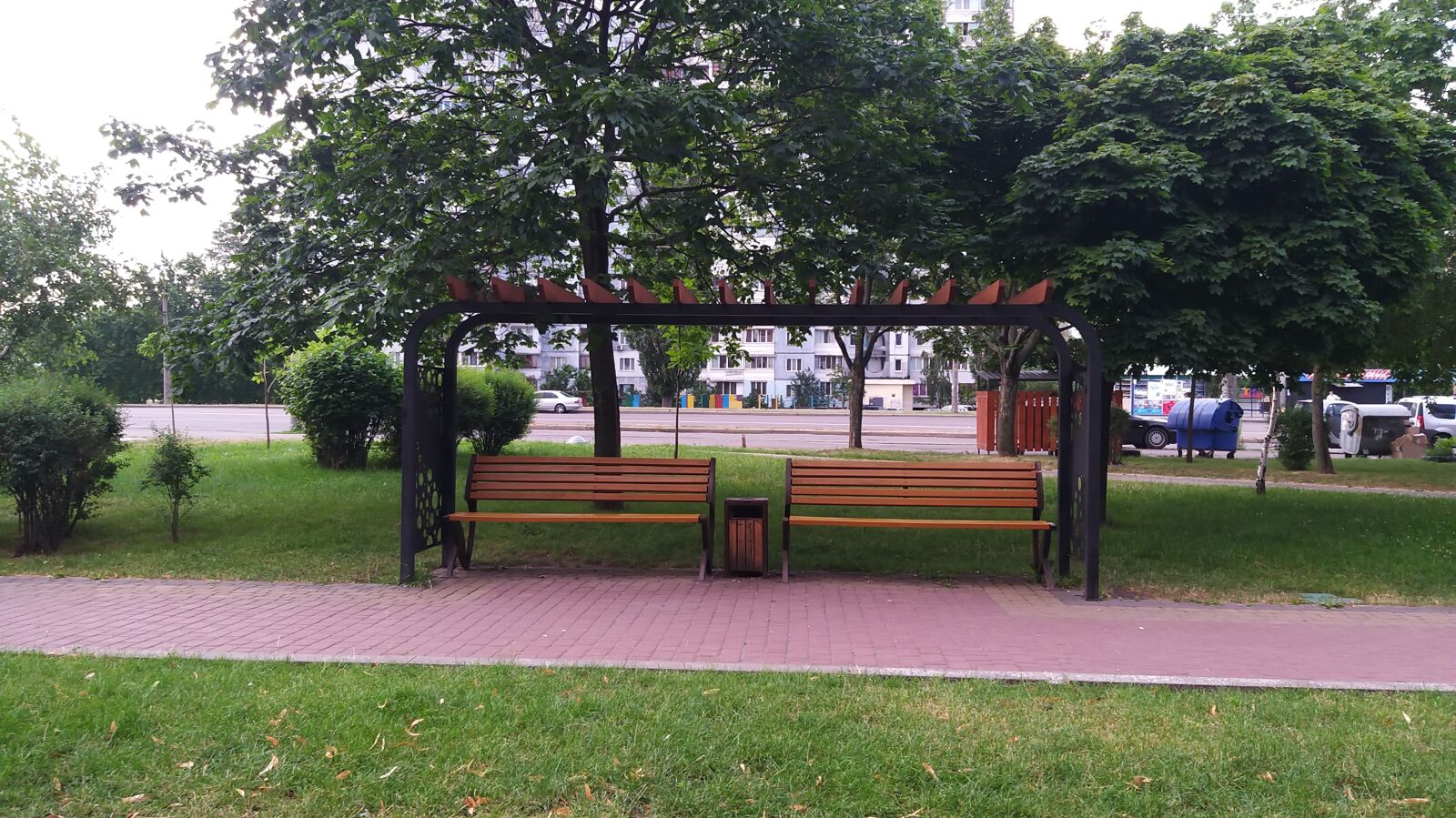 Samsung Galaxy A9 (2018) sample photo. Morning, bench, city photography
