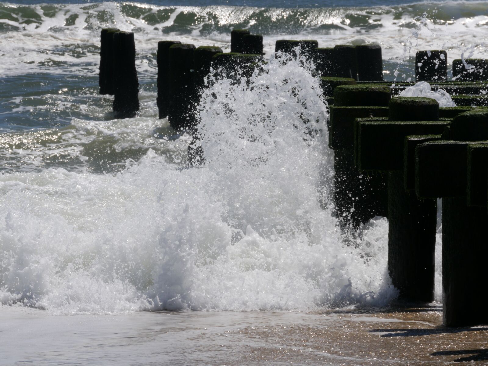 Panasonic Lumix DMC-GH3 sample photo. Splash, waves, pier photography