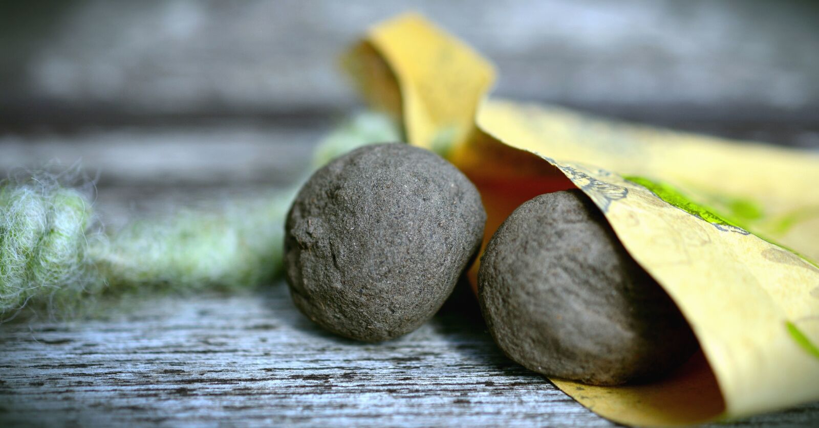 Nikon D5200 sample photo. Wood, seed bag, paper photography