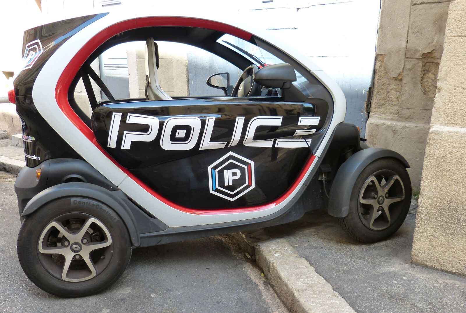 Panasonic Lumix DMC-FZ150 sample photo. Police, auto, police car photography