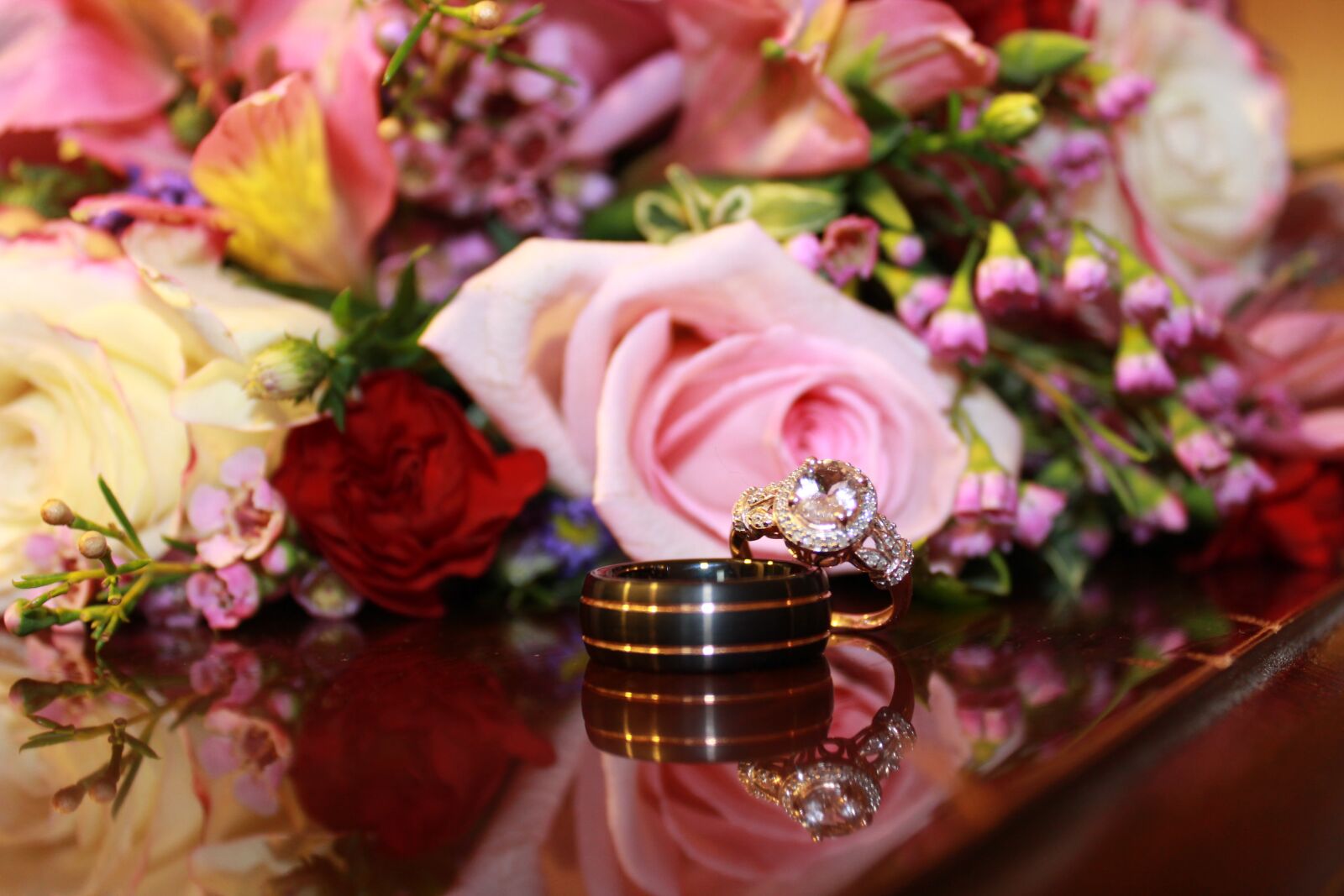 Canon EOS 1300D (EOS Rebel T6 / EOS Kiss X80) sample photo. Wedding, flower, rose photography