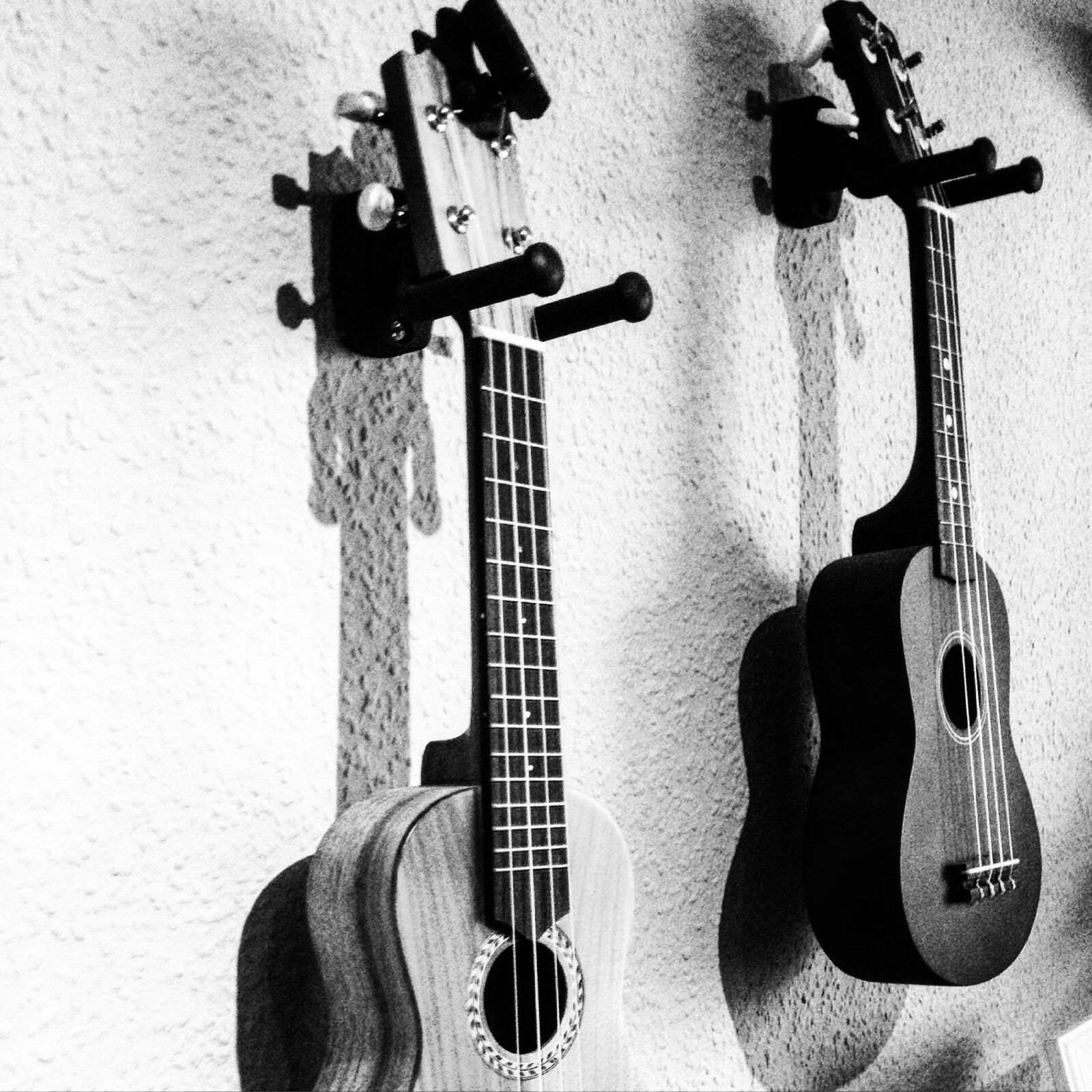 iPhone 4S back camera 4.28mm f/2.4 sample photo. Ukulele, music, pages photography