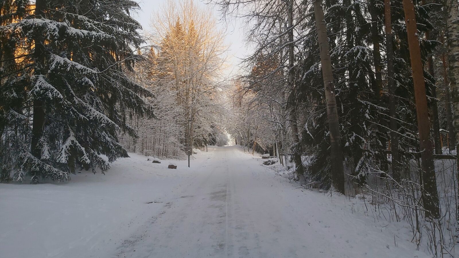 Samsung Galaxy A70 sample photo. Winter, snow, road photography
