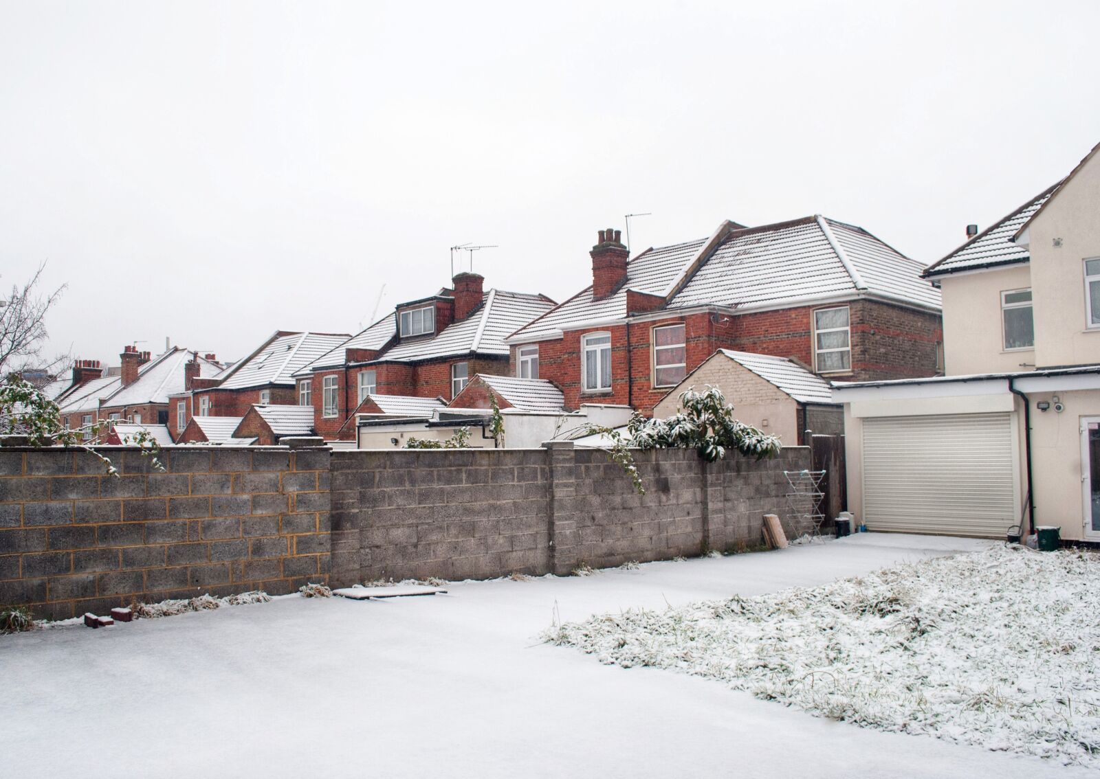 Nikon D3000 sample photo. House, snow, white photography