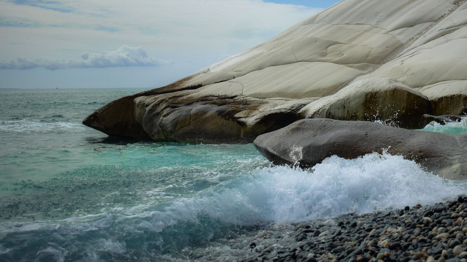 Nikon D3300 sample photo. Pebble beach, nature, sea photography