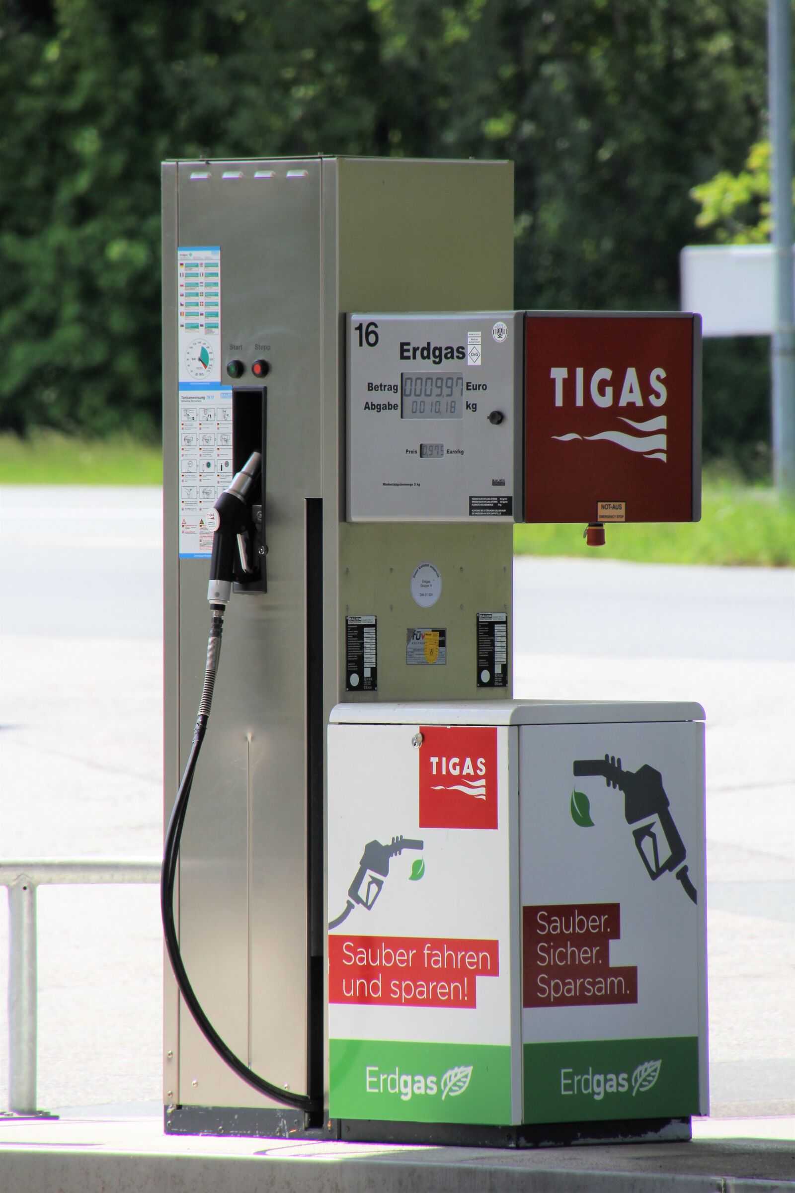 Canon EOS 60D sample photo. Lpg, gas, gas tank photography