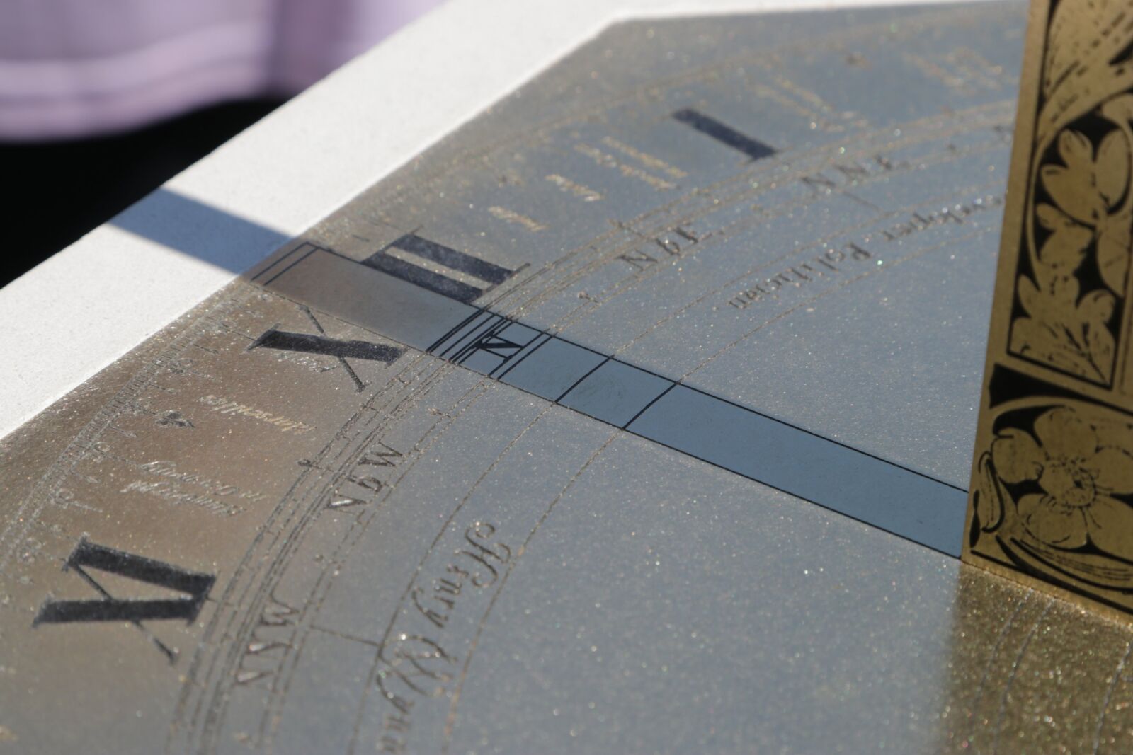 Canon EOS 80D + Canon EF 24-105mm F4L IS USM sample photo. Sundial, sun dial, manor photography