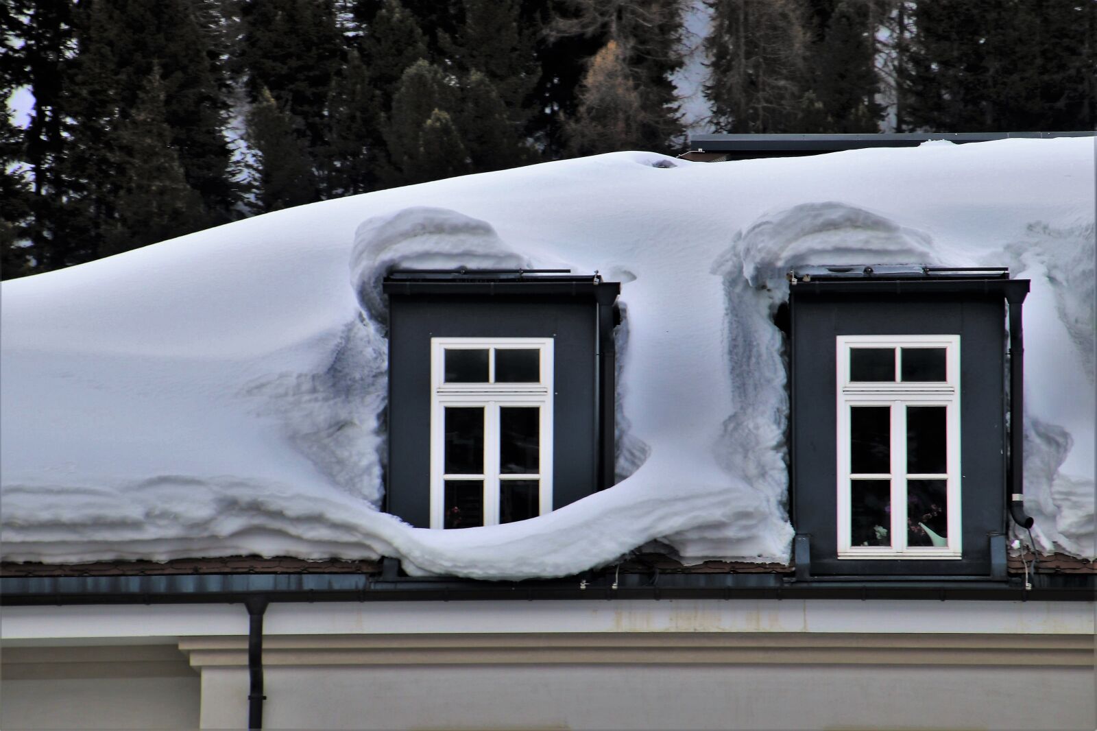 Canon EOS 80D sample photo. Snow, attic, facade photography