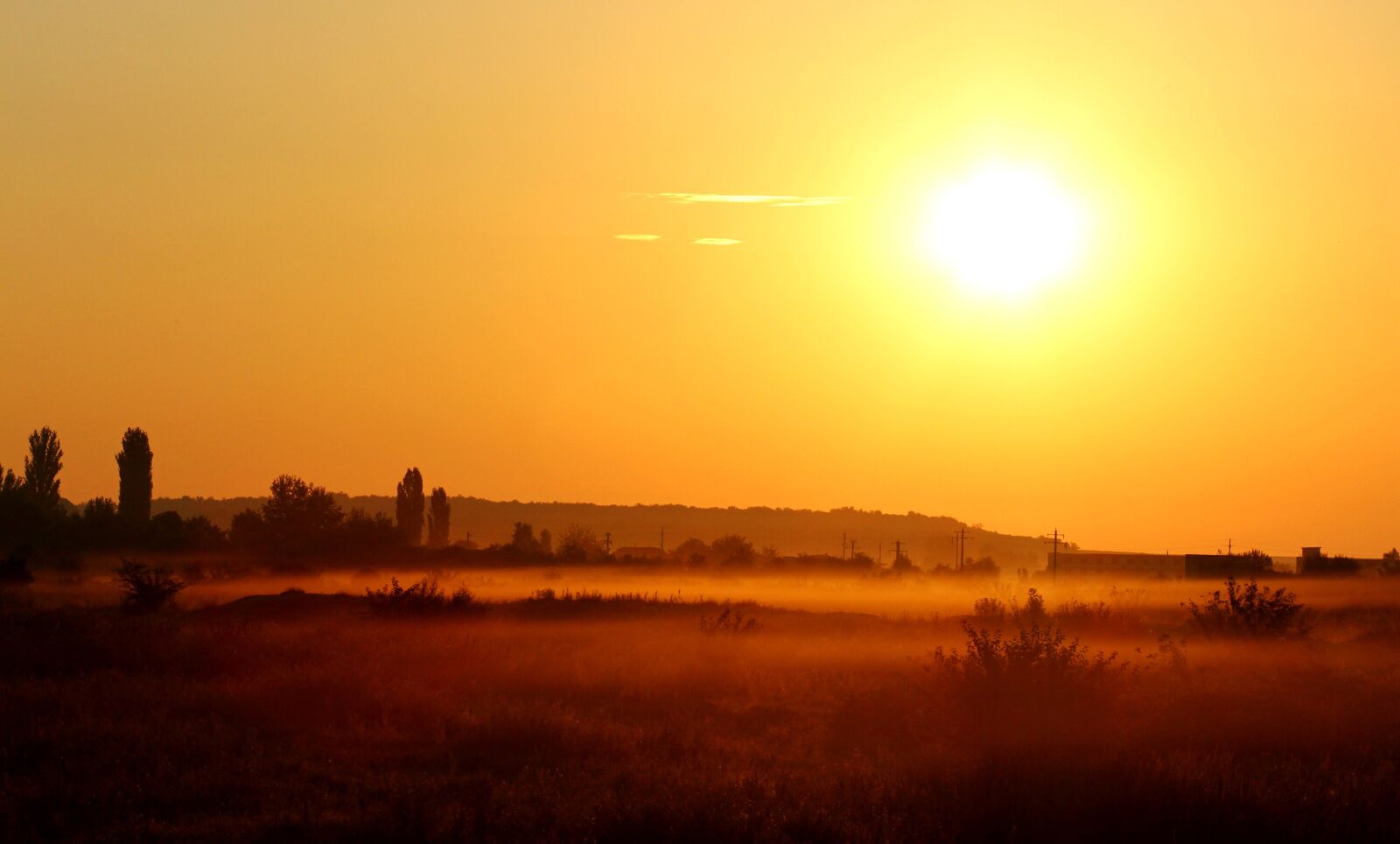 Canon EOS 700D (EOS Rebel T5i / EOS Kiss X7i) + Canon EF 85mm F1.8 USM sample photo. Sunrise, morning, the haze photography