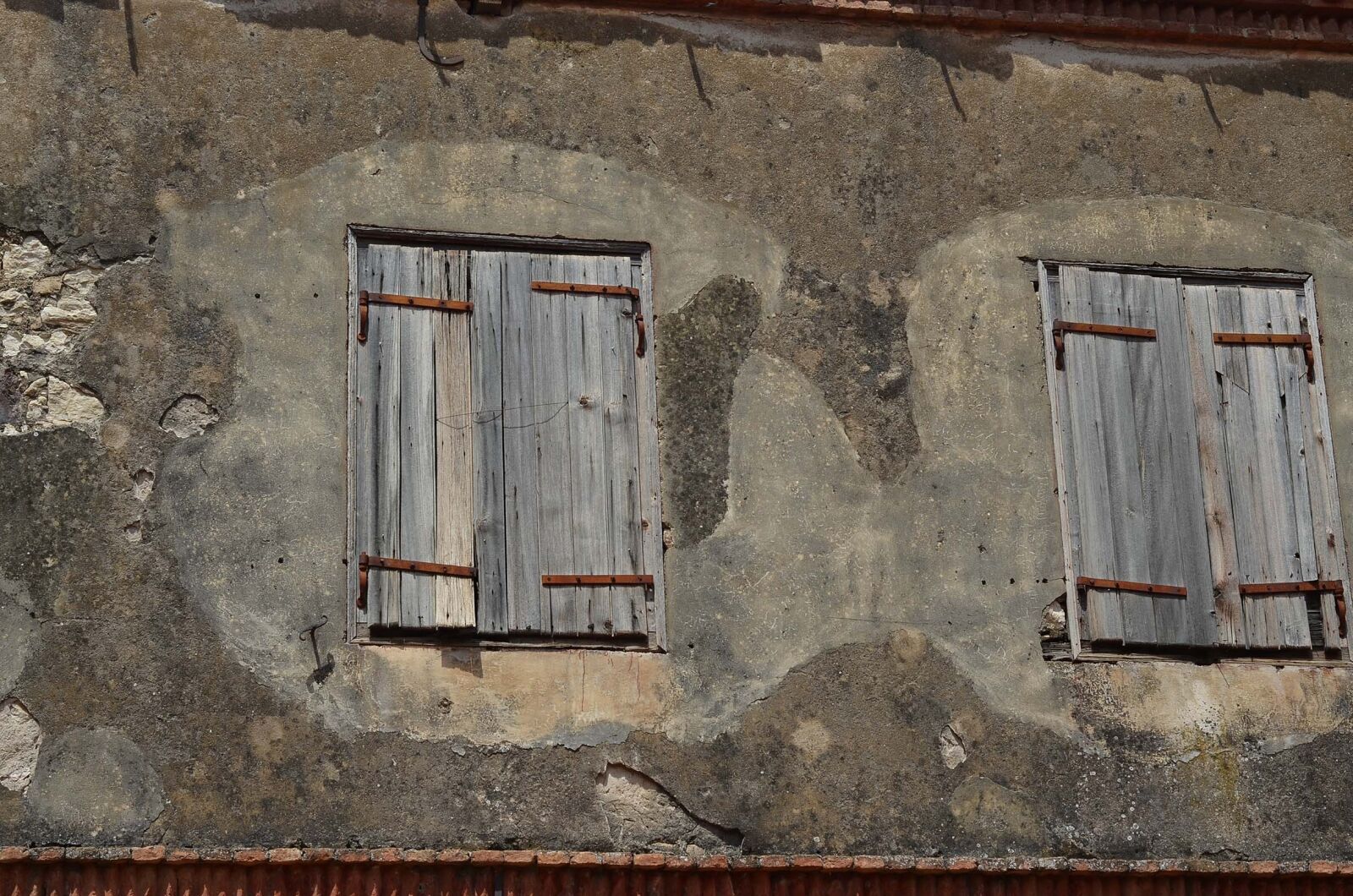 Nikon D7000 sample photo. Window, wall, texture photography