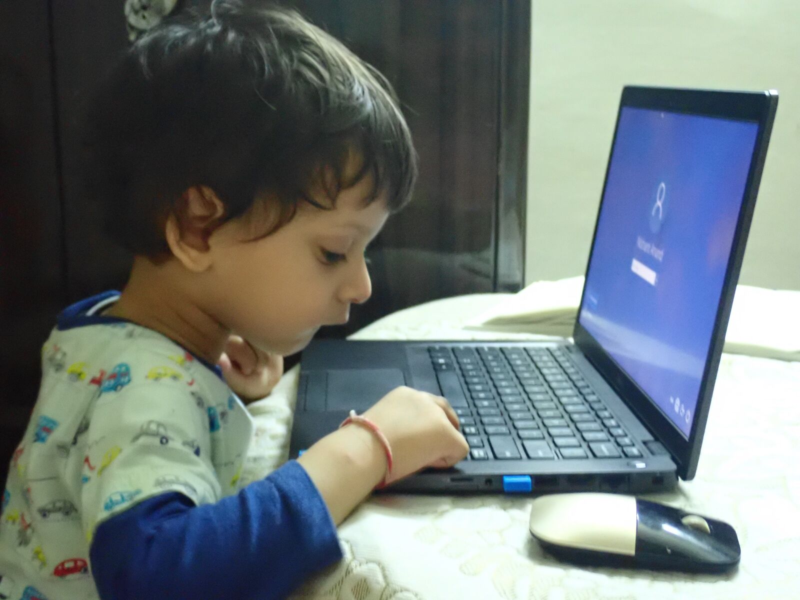 Olympus TG-5 sample photo. Baby, laptop, baby working photography