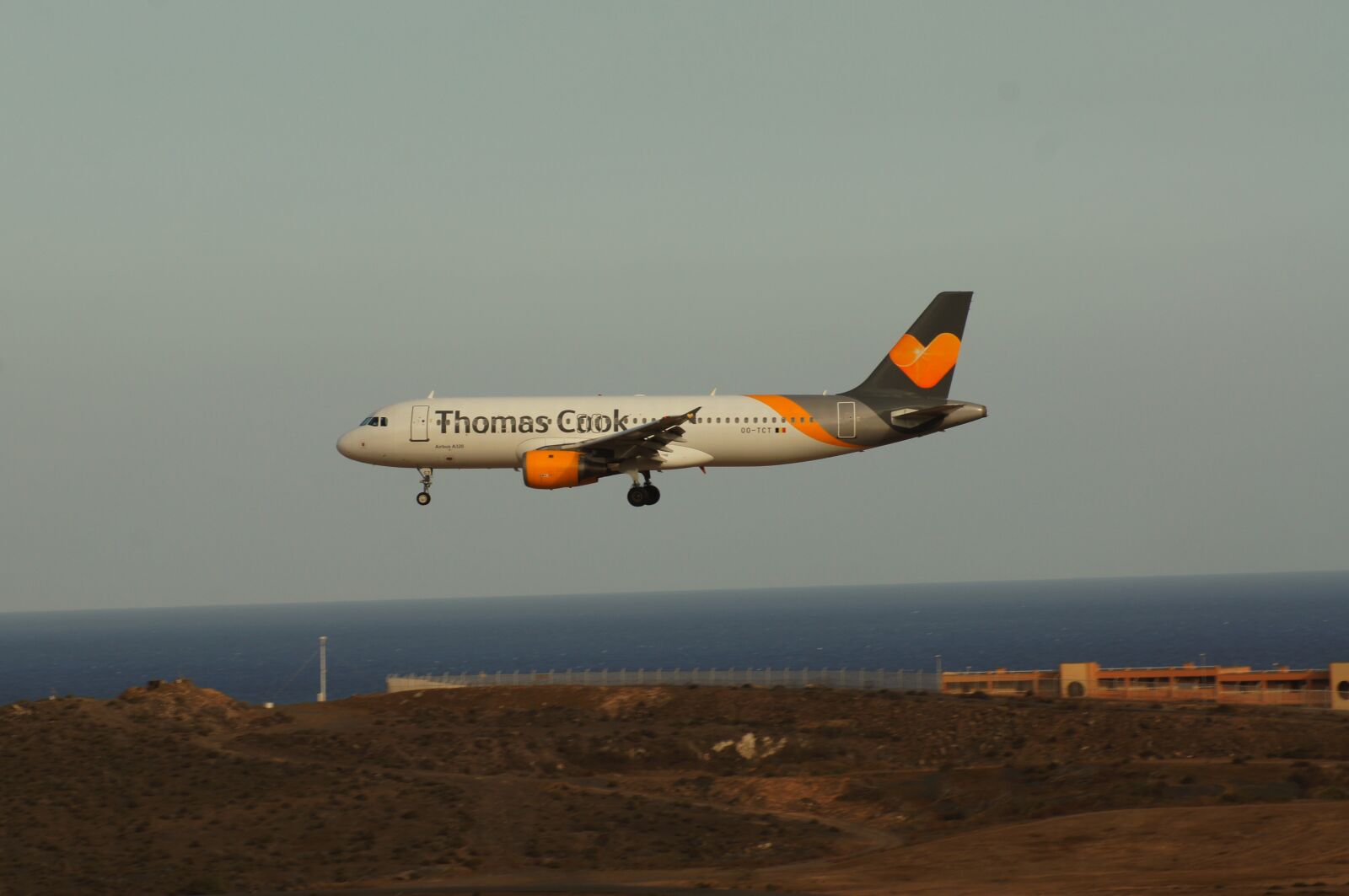 Sony SLT-A55 (SLT-A55V) sample photo. Airport, the, palmas photography