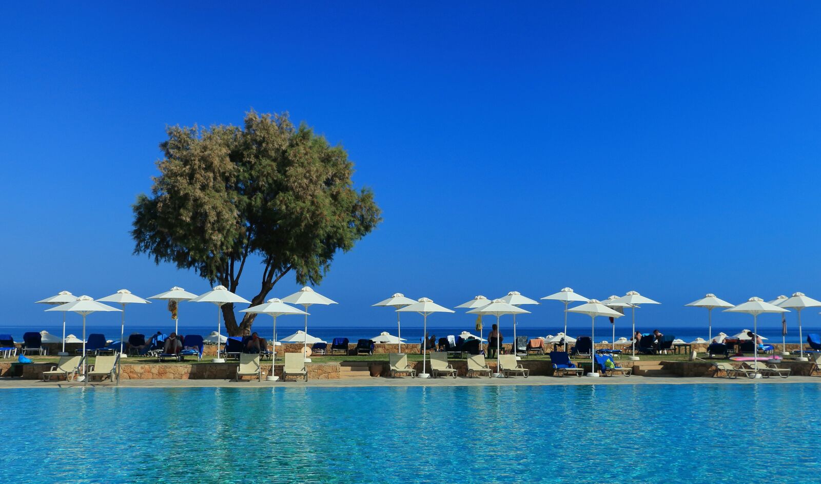 Canon EOS 700D (EOS Rebel T5i / EOS Kiss X7i) sample photo. Pool, beach, sea photography