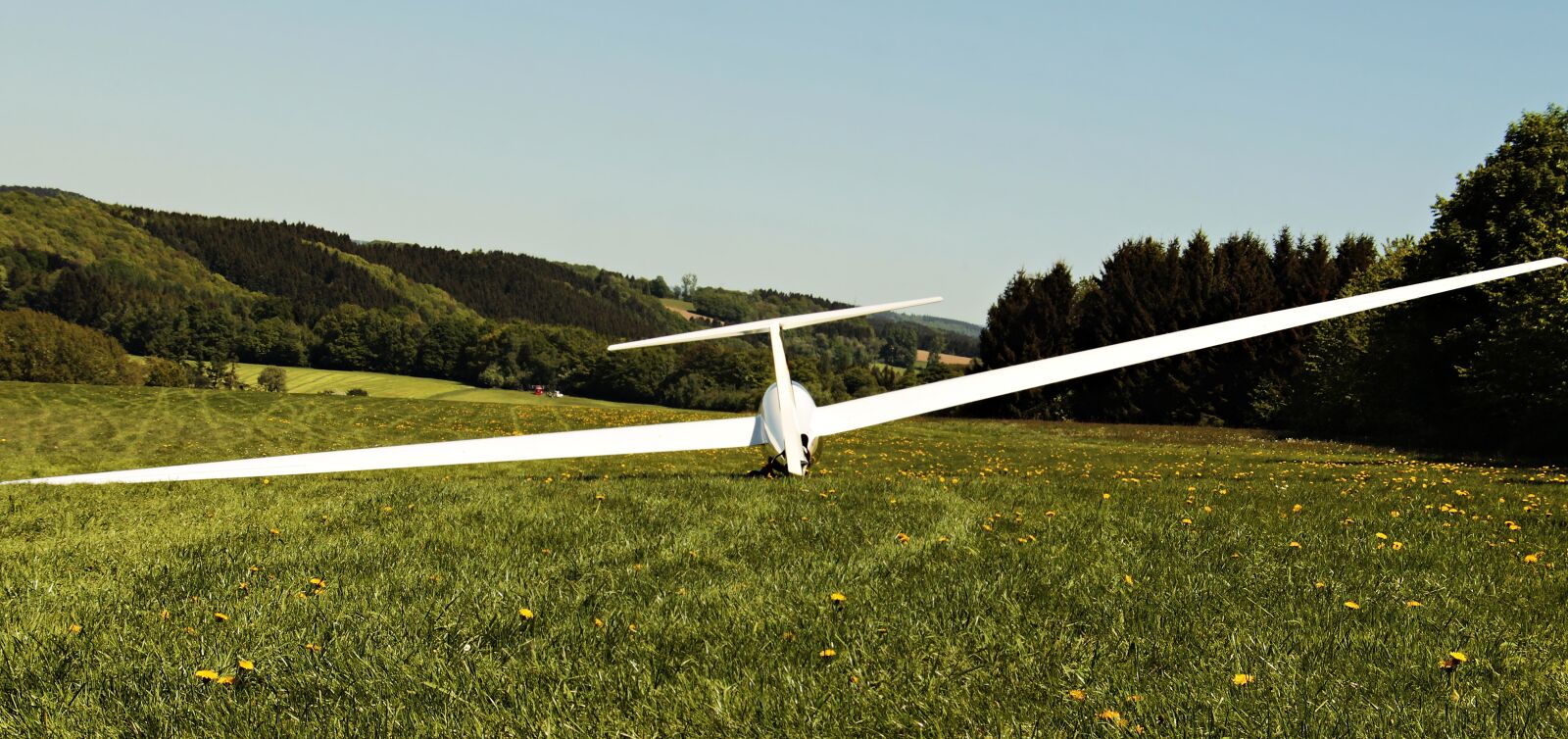 Canon EOS 100D (EOS Rebel SL1 / EOS Kiss X7) sample photo. Glider, landscape, aircraft photography