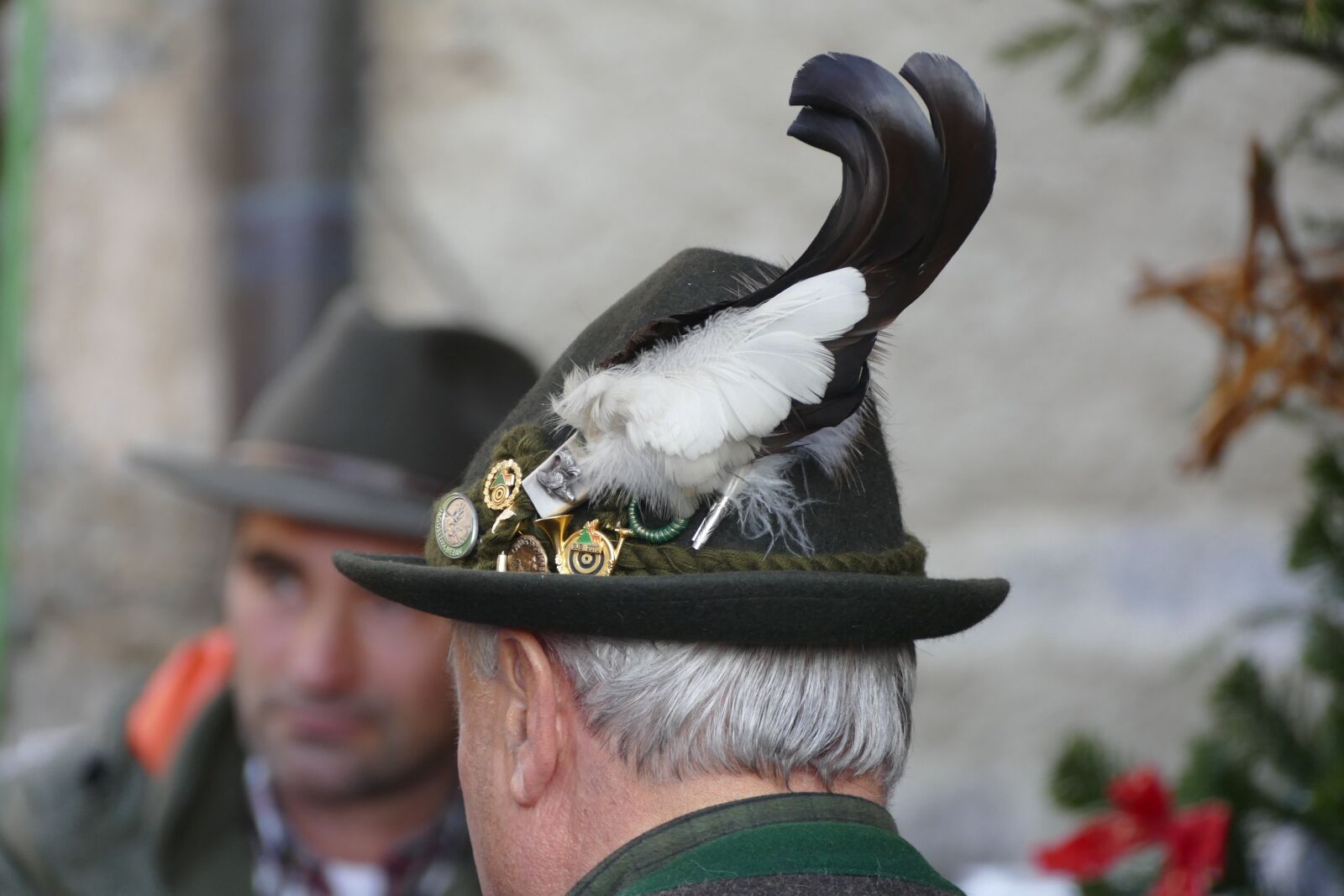 Panasonic Lumix DMC-FZ1000 sample photo. Hat, feather, contactors photography