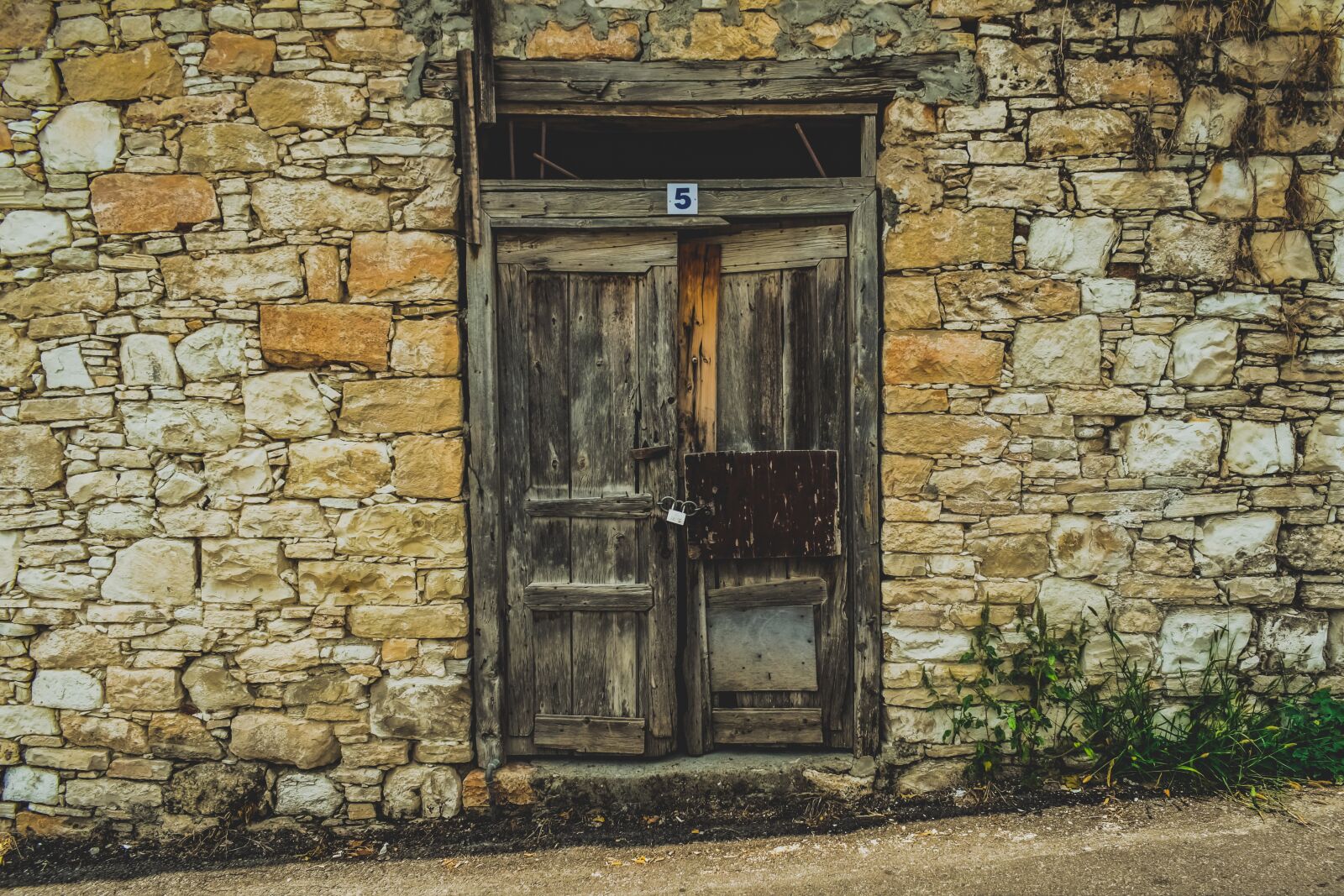 Nikon D3300 sample photo. Wall, door, architecture photography
