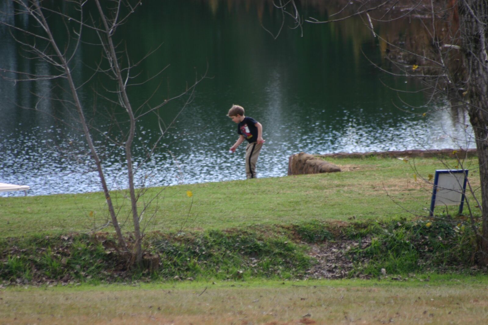 Canon EOS 300D (EOS Digital Rebel / EOS Kiss Digital) sample photo. Boy, lake, golf photography