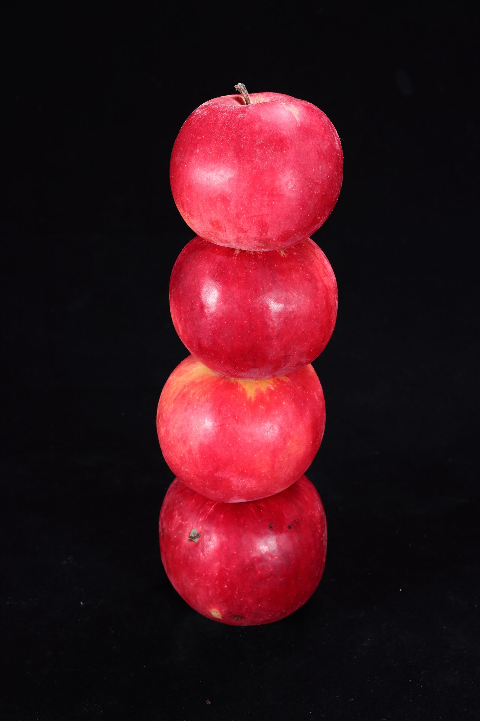 Canon EOS 77D (EOS 9000D / EOS 770D) sample photo. Apples, order, red photography