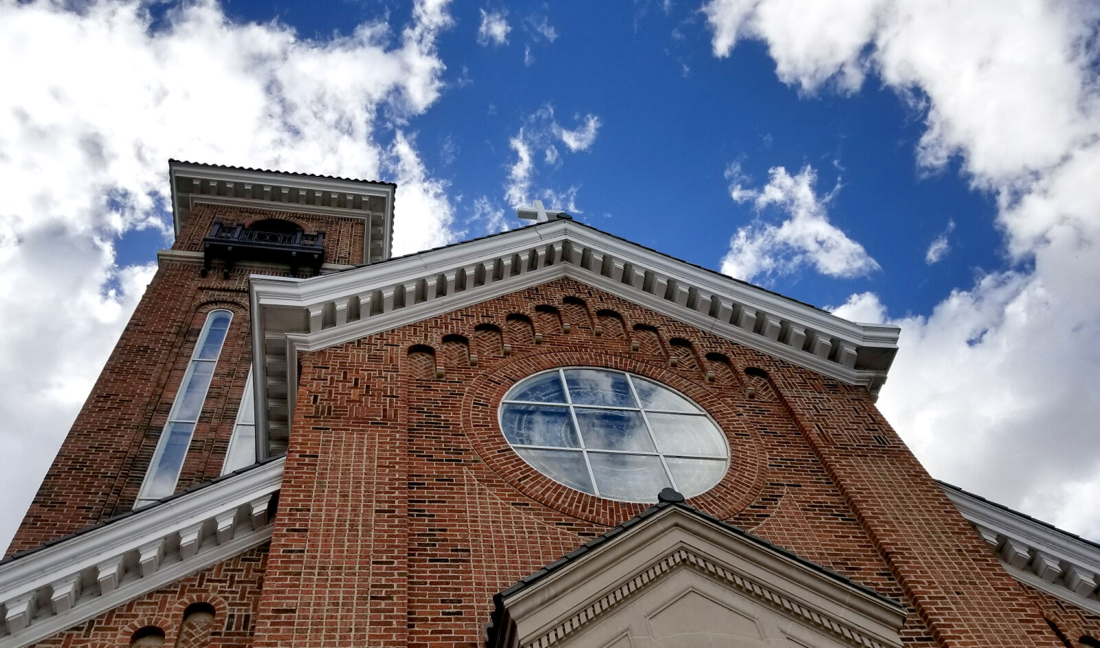 Samsung Galaxy S8 sample photo. Blue, building, church, cloud photography