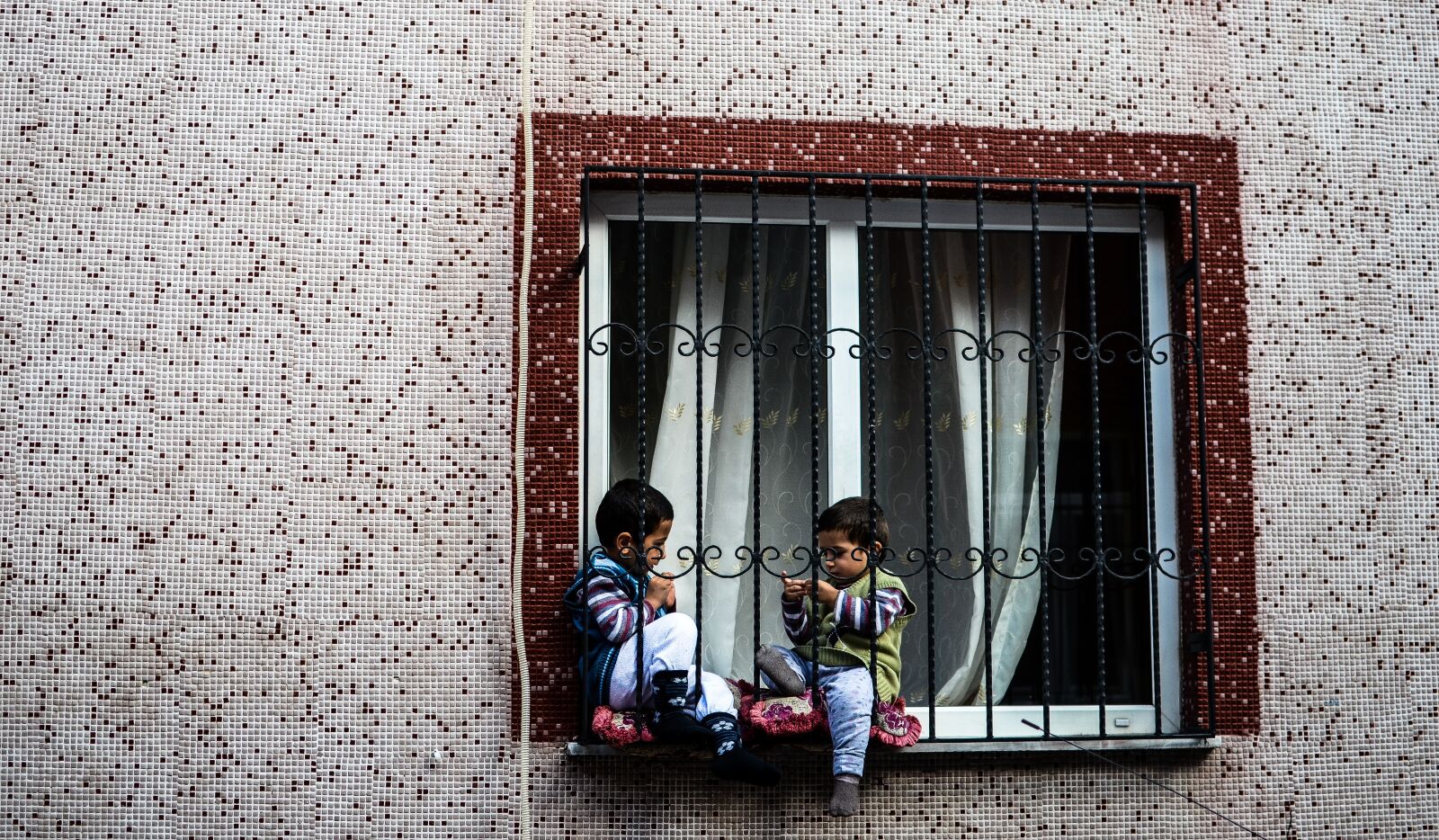 Nikon D7000 sample photo. Children, window, grid photography
