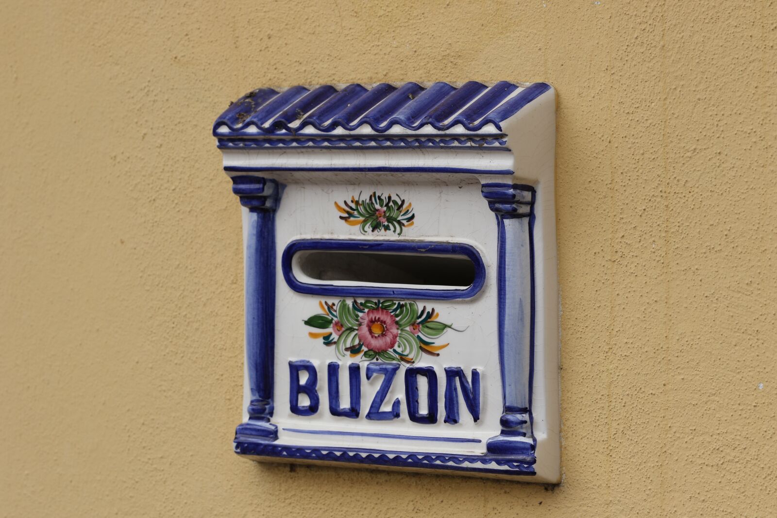 Canon EOS 7D Mark II sample photo. Mailbox, ceramics, regional photography