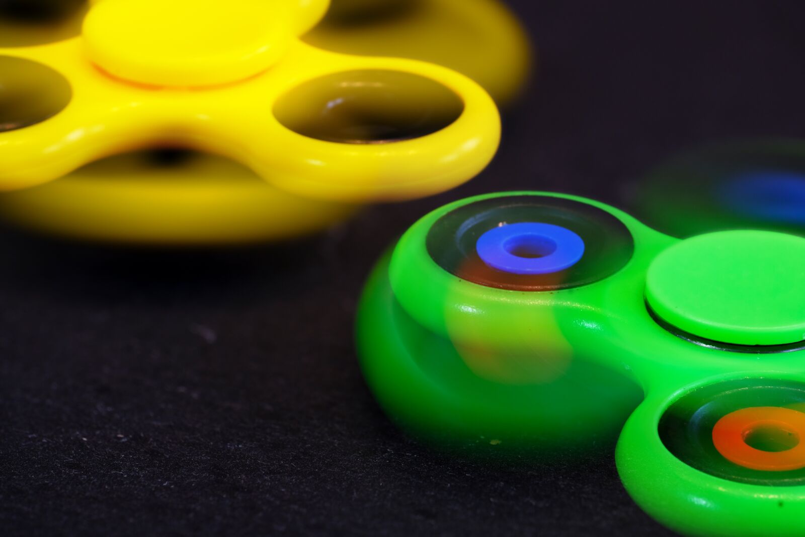 Fujifilm X-T2 + Fujifilm XF 80mm F2.8 R LM OIS WR Macro sample photo. Fidget spinner, spinner, toys photography