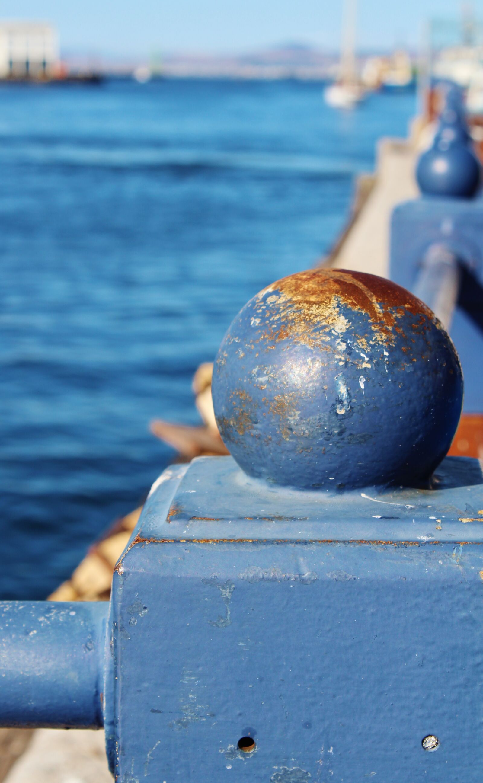 Canon EOS 650D (EOS Rebel T4i / EOS Kiss X6i) sample photo. Railing, weathered, rust photography