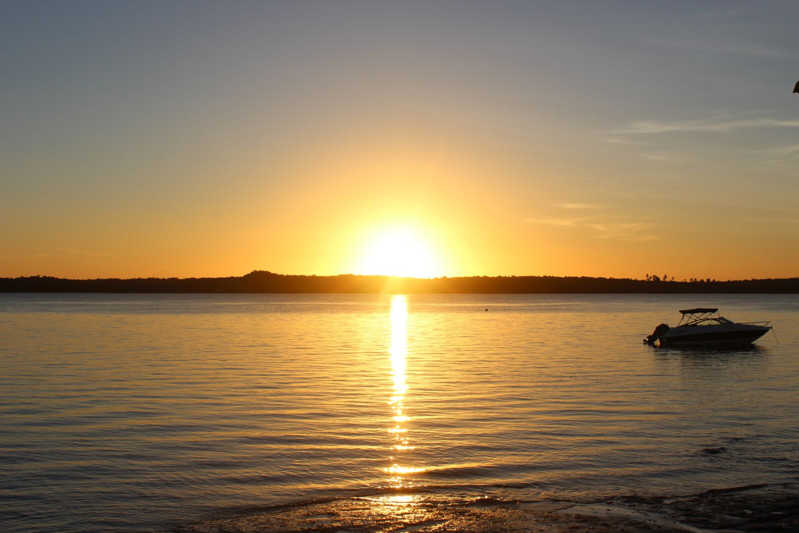 Canon EOS 1200D (EOS Rebel T5 / EOS Kiss X70 / EOS Hi) sample photo. Sunset, eventide, speedboat photography
