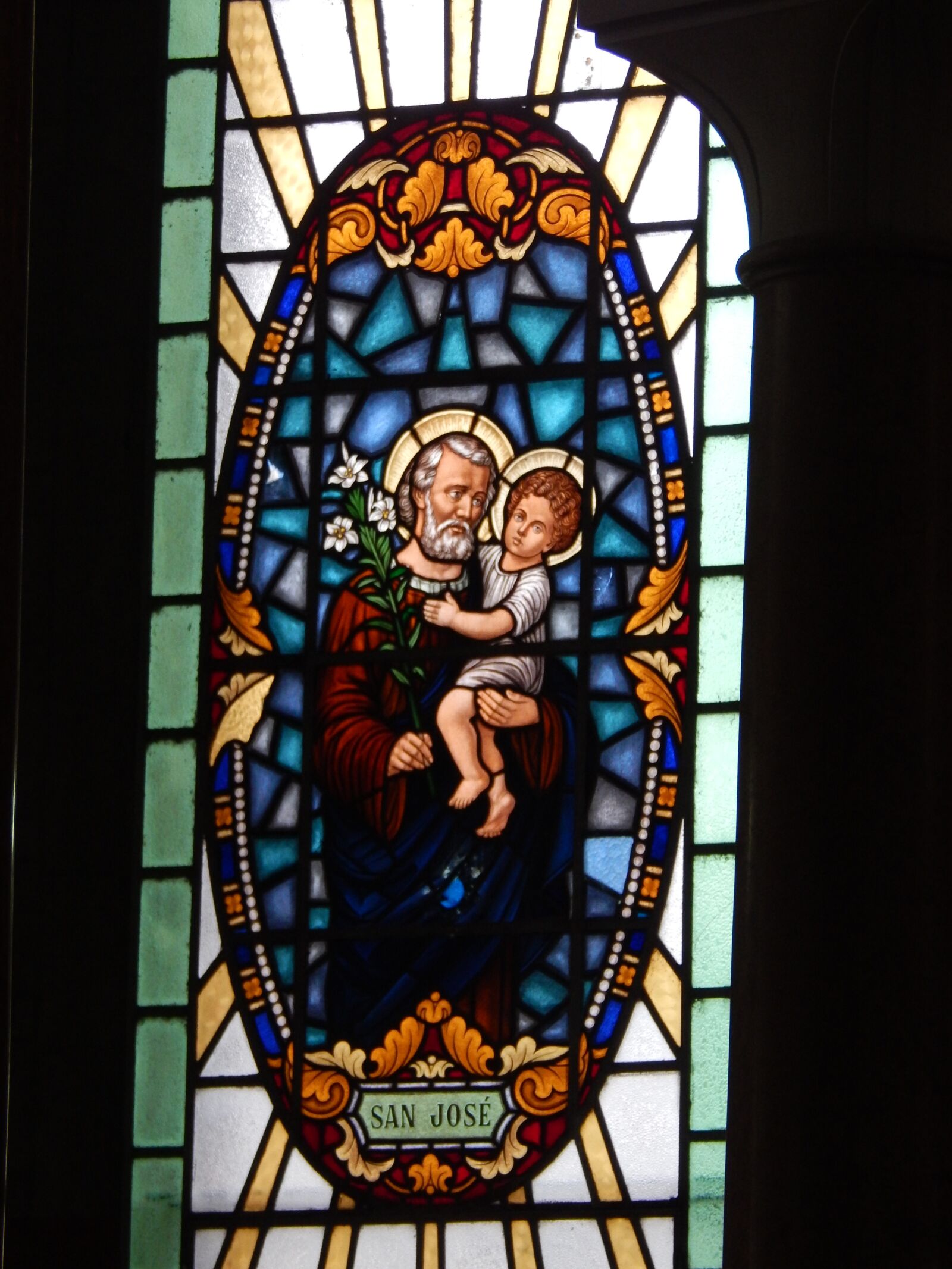 Nikon Coolpix L830 sample photo. Stained glass, church, santo photography