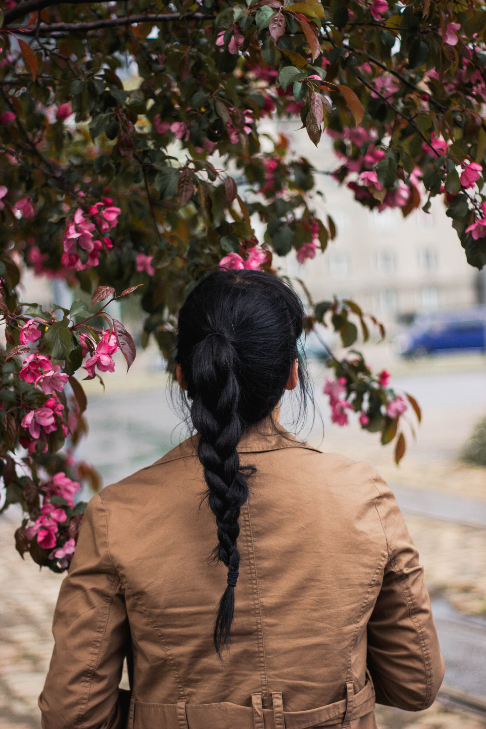 Canon EOS 600D (Rebel EOS T3i / EOS Kiss X5) + Canon EF 50mm F1.8 II sample photo. Women, s, brown, jacket photography