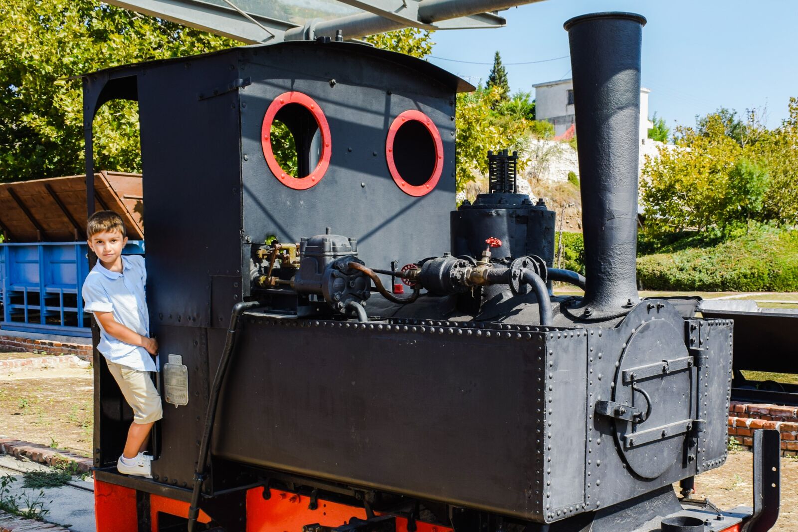 Nikon D3300 sample photo. Steam engine, kid, boy photography