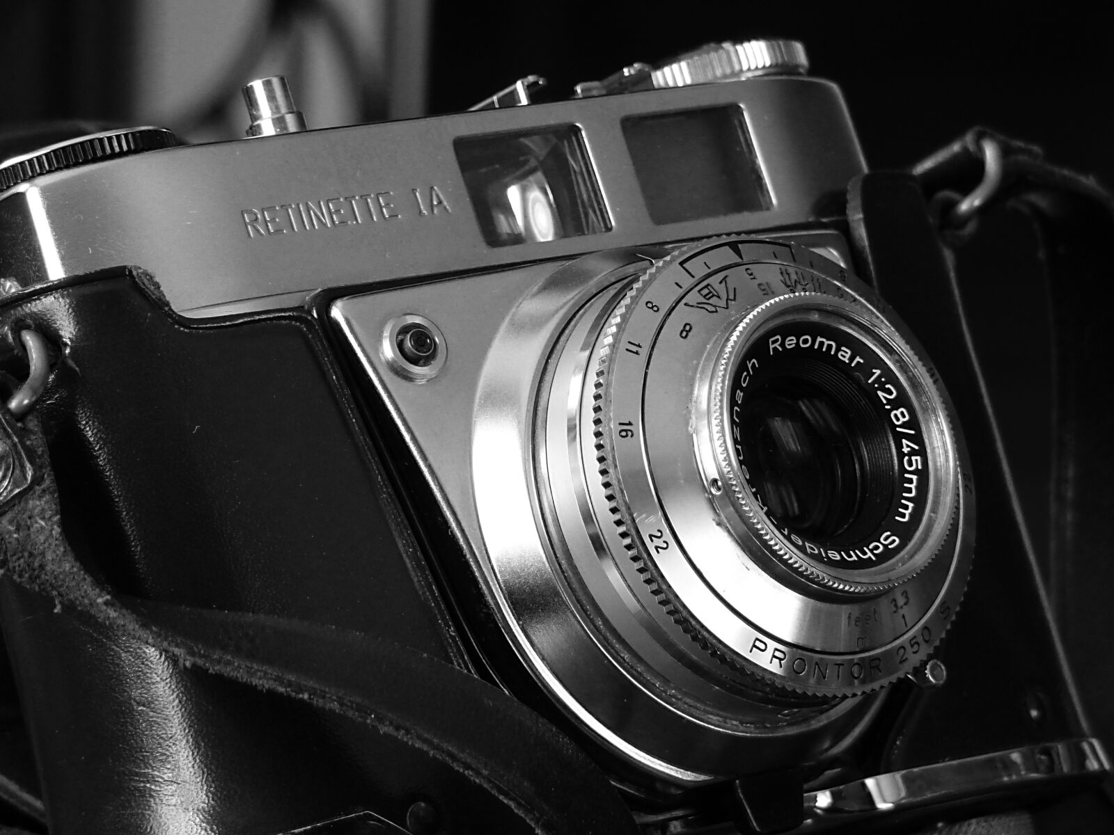 Panasonic DMC-FZ72 sample photo. Lens, classic, obsolete photography