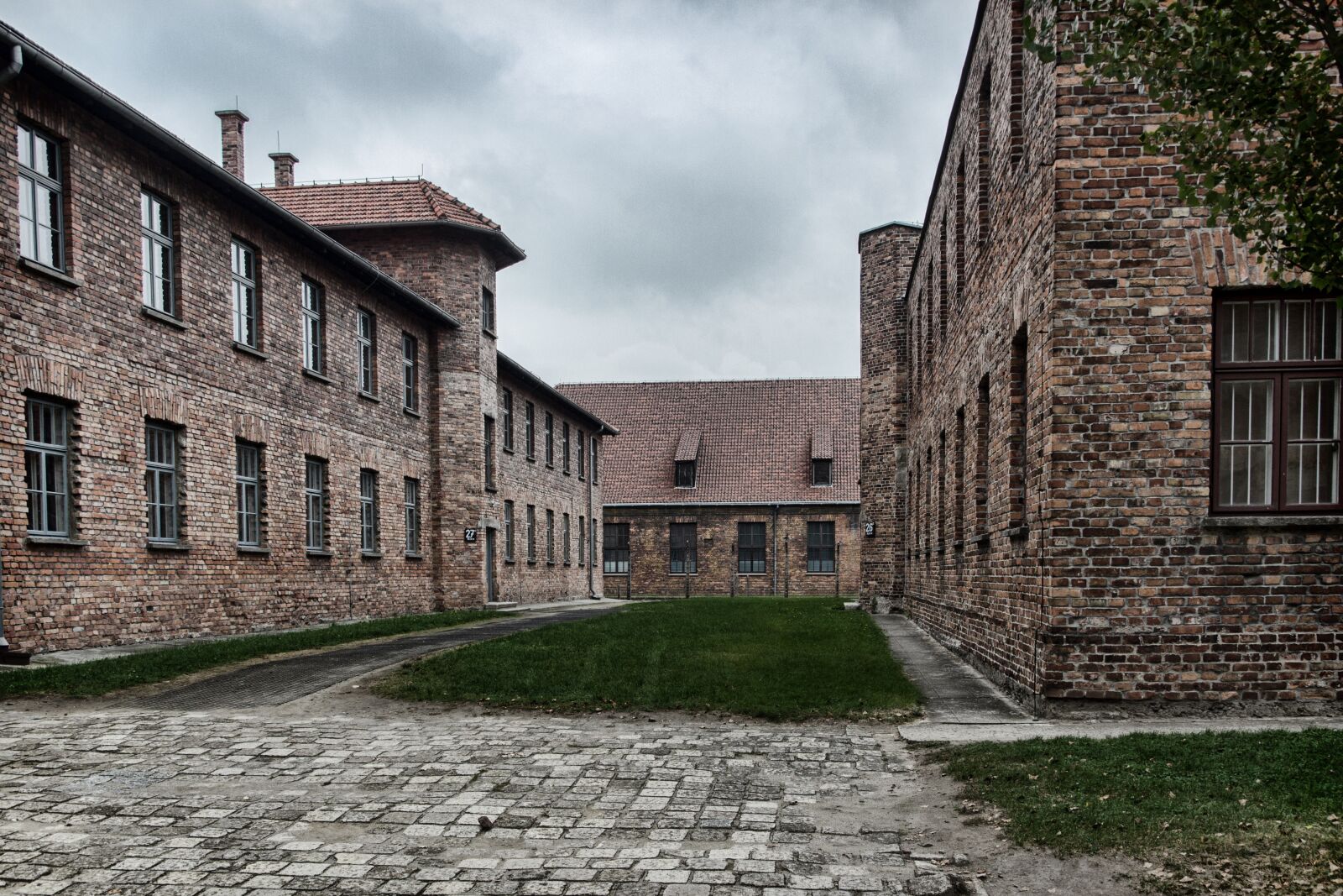 Canon EOS 600D (Rebel EOS T3i / EOS Kiss X5) sample photo. Auschwitz i, auschwitz, poland photography
