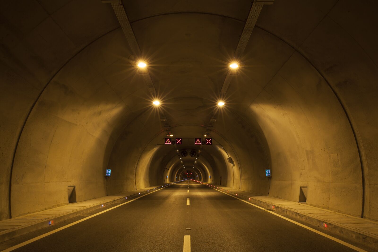 Canon EOS 5D Mark II sample photo. Road, tunnel, city photography