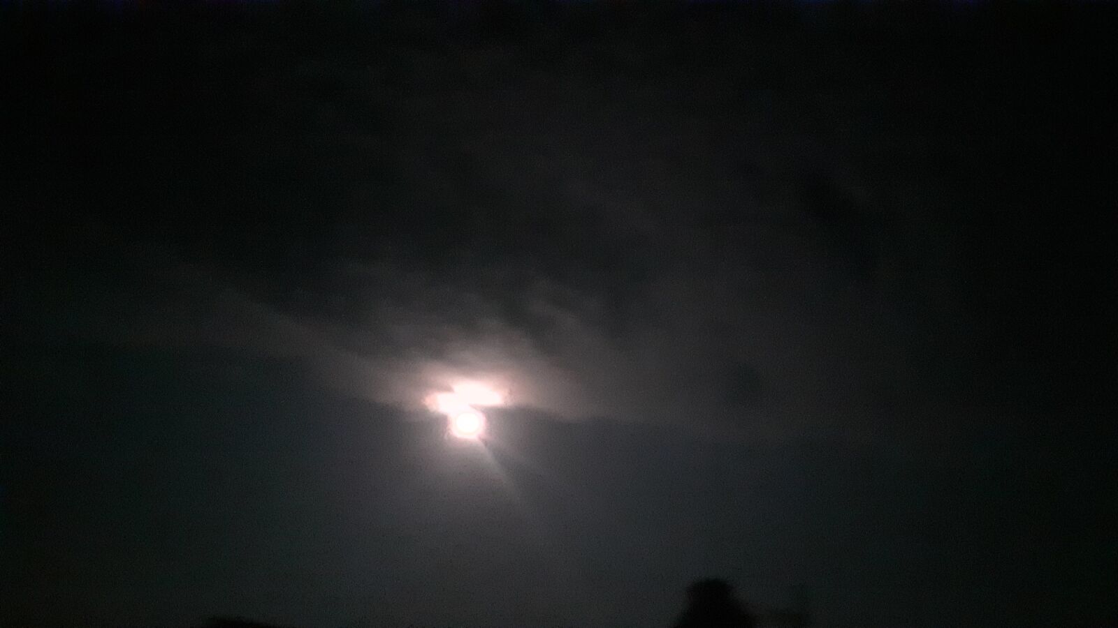 Samsung SM-M205F sample photo. Moon, cloud, night photography
